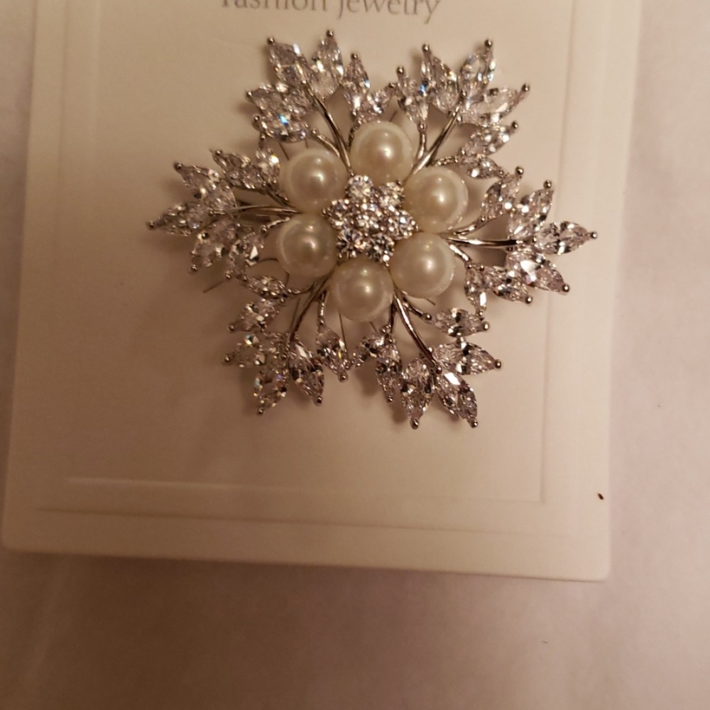 Brooch - Picture 3 of 3